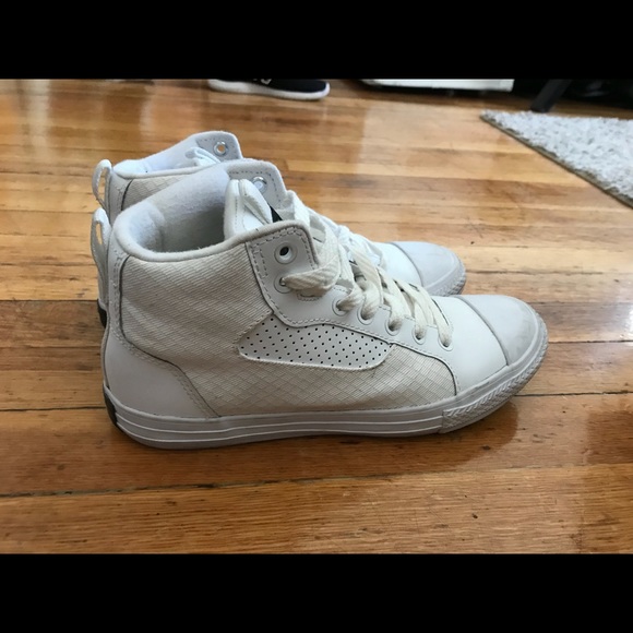 Converse - Picture 2 of 5